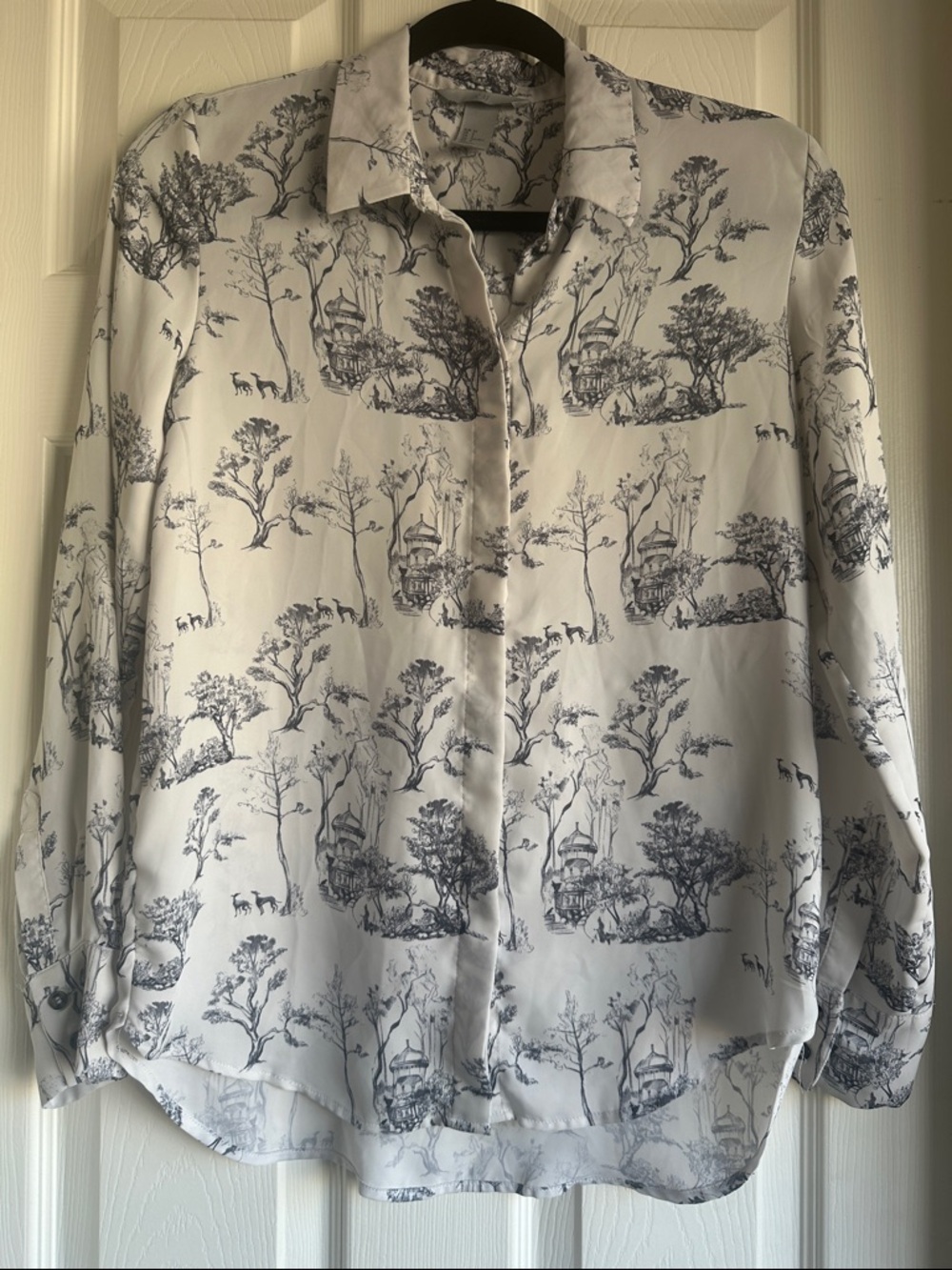 H&M White Button-Down Shirt with Navy/Gray Asian Inspired Scenic Print